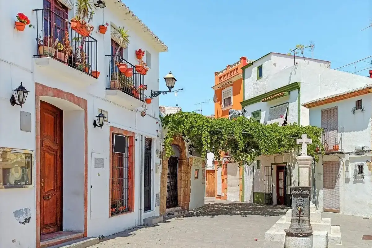 arquitectura en Dénia con estilo mediterráneo y diseño contemporáneo