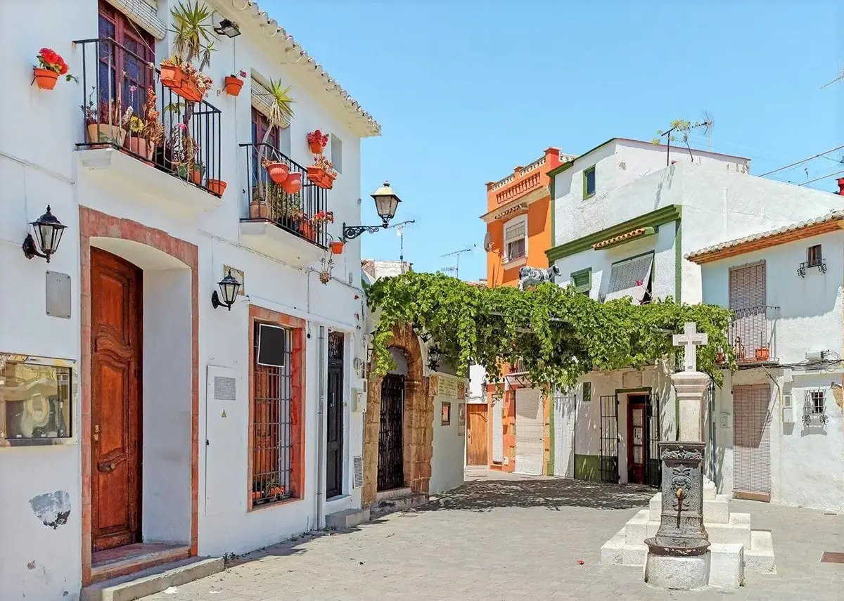 arquitectura en Dénia con estilo mediterráneo y diseño contemporáneo